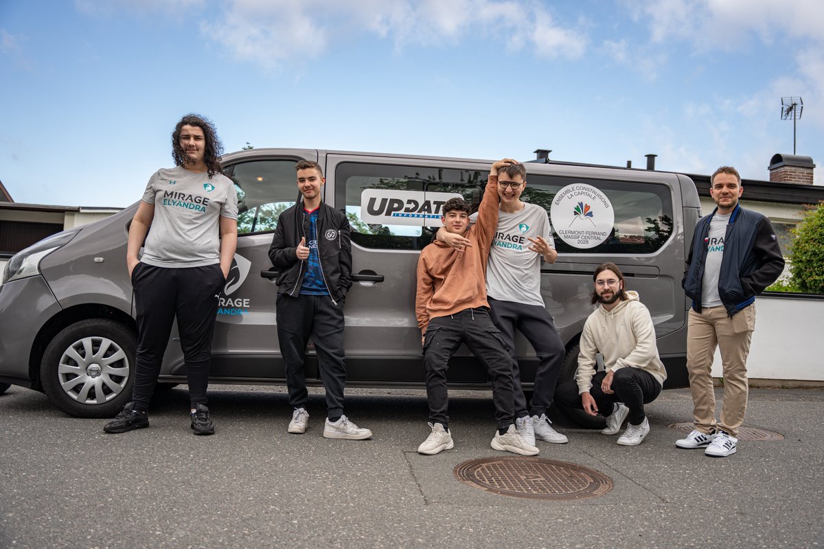 Mirage Elyandra (@mirageelyandra) on Twitter photo Nos joueurs #Fortnite sont bien arrivés en Suède après un road trip depuis la France !
Ils participent à la #DreamHack avec nos sponsors <a href="/update_info63/">UPDATE INFORMATIQUE</a> & <a href="/clermont2028/">Clermont-Ferrand Massif central 2028</a> 🌋
Suivez leurs aventures en lan sur notre instagram
👉 bit.ly/3Gw1LOz
#NotAnIllusion Nos joueurs #Fortnite sont bien arrivés en Suède après un road trip depuis la France !
Ils participent à la #DreamHack avec nos sponsors <a href="/update_info63/">UPDATE INFORMATIQUE</a> & <a href="/clermont2028/">Clermont-Ferrand Massif central 2028</a> 🌋
Suivez leurs aventures en lan sur notre instagram
👉 bit.ly/3Gw1LOz
#NotAnIllusion