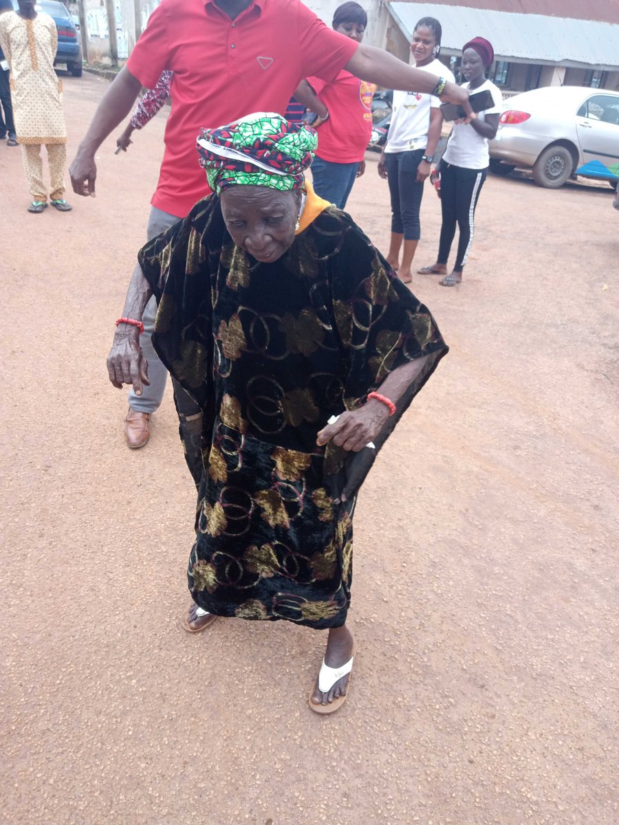 legitngnews's tweet photo. Ekiti has so many active elderly citizens

A woman aged 105, dancing in front of the entourage of SDP candidate, @EngrSegunOni as he moved towards his polling unit #EkitiDecides2022 #EkitiDecides 

📸 Aanu Adegun https://t.co/t6xvJELrzy