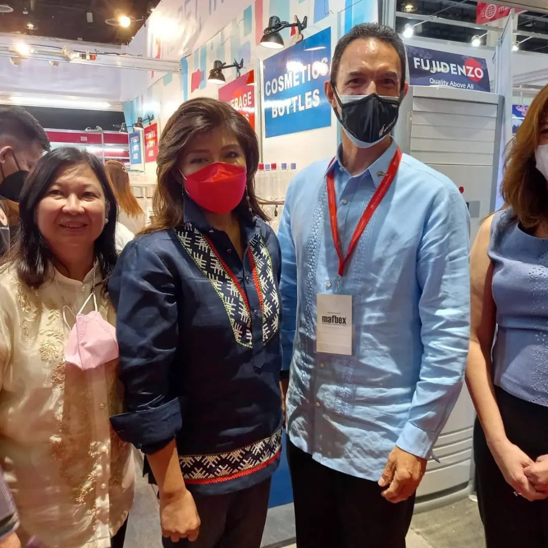 PeterKellNZ's tweet photo. Pleased to meet @SenImeeMarcos during the opening of MAFBEX. Thank you #MAFBEX for the invitation. MAFBEX is the 🇵🇭 biggest gathering of the iconic pillars and outstanding newcomers of the food trade. Visit the @WTCMANILA &amp; have your own #foodventures til tomorrow 19 June! https://t.co/2lDq3X8tdu