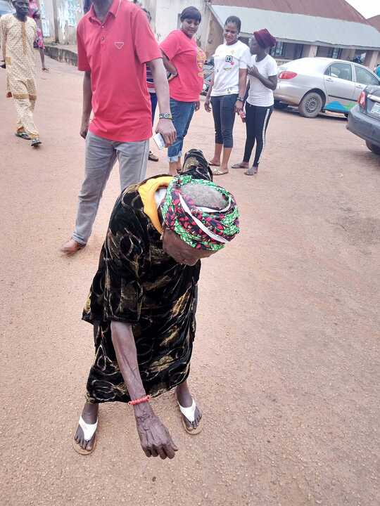 legitngnews's tweet photo. Ekiti has so many active elderly citizens

A woman aged 105, dancing in front of the entourage of SDP candidate, @EngrSegunOni as he moved towards his polling unit #EkitiDecides2022 #EkitiDecides 

📸 Aanu Adegun https://t.co/t6xvJELrzy