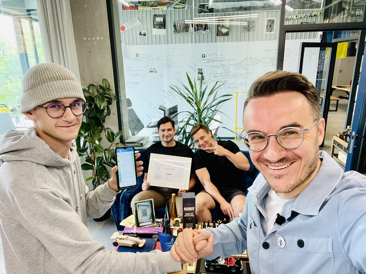 RahimBlak's tweet image. To była dooobra dywidenda! 4-ta i najwyższa 👏 Dla tych, którzy nie przeklikali sobie dywidendy na nowym mosaico - piszcie na contact@rahimcoin.pl - przeprowadzimy Was ręcznie przez proces wypłaty dywidendy. Trwa właśnie nowa emisja #RahimCoin 3.0: 
app.mosaico.ai/project/rahimc…