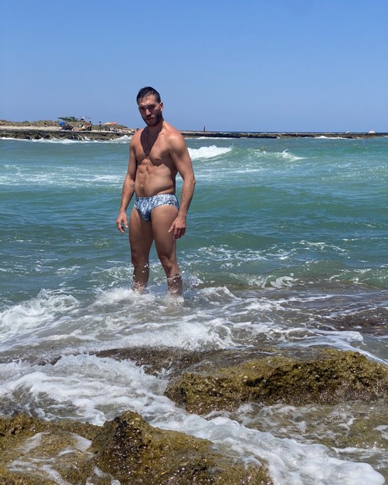 Thanks to @jj_malibu for the #swimwear ??

#gay #holiday #snakeprint #jjmalibu https://t.co/iZr3WZM4