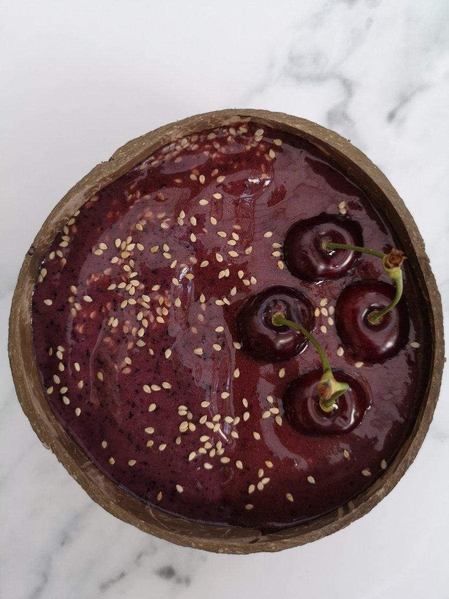 nutrisnapper's tweet photo. Nutrisnappers here's a quick &amp; easy breakfast 4 you to make. It's our Blueberry &amp; Cherry Smoothie. Absolutely a way to start your weekend 💖. #nutritioniskey #nutrisnapper #plantbasedwebsite #forksoverknives #foodporn #foodismedicine #nutritionist #helpingothers #quickrecipes https://t.co/vdgfQcqKGS