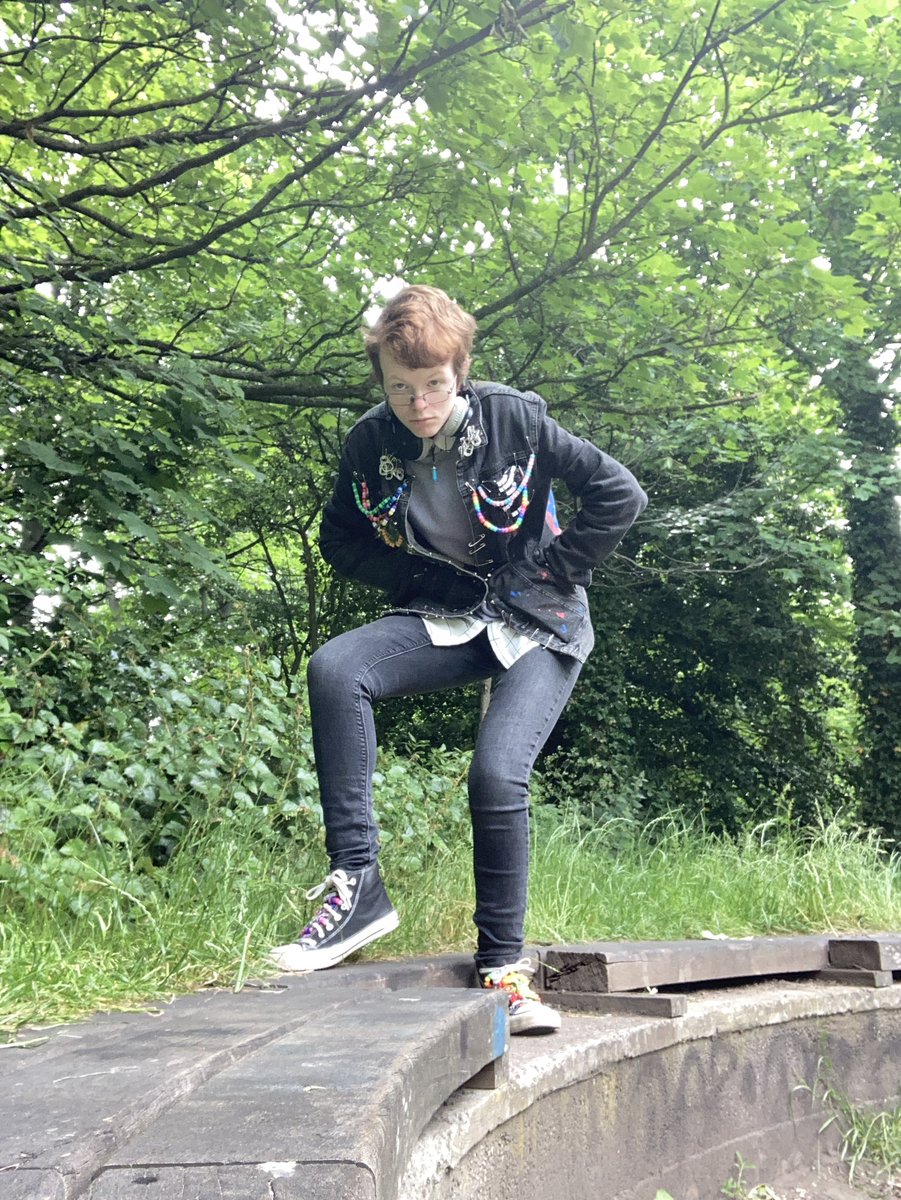 DreamerNoodle's tweet photo. Cuz I haven’t drawn much this week here’s me behind the scenes of an improv jam vid I’m gonna edit sometime #punk #lgbt #PrideMonth #demiboy #hethey https://t.co/AVFVz8Sbf7