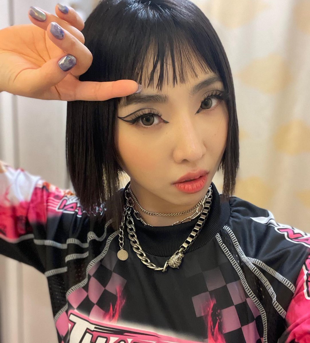Minzy's Instagram Update 

"We had an amazing night♥️ @/ktownnightmarket Thanks for coming today! I’ll never forget❤️‍🔥 LA✨ you guys are so hot 🥵"

#MINZY  #공민지 <a href="/mingkki21/">Minzy</a>