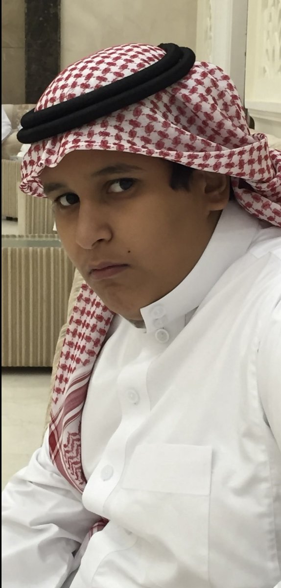 تخرج في هذا الفصل أصغر الأبناء (عبدالعزيز) وحصل على درجة البكالوريوس في تخصص التأمين من كلية العلوم الاقتصادية والمالية الاسلامية بجامعة أم القرى بتقدير جيد جداً وأصبح في العائلة خبير تأمين وإدارة مخاطر نفعه الله بالدرجة ونفع به وبعلمه ووفقه لكل خير.