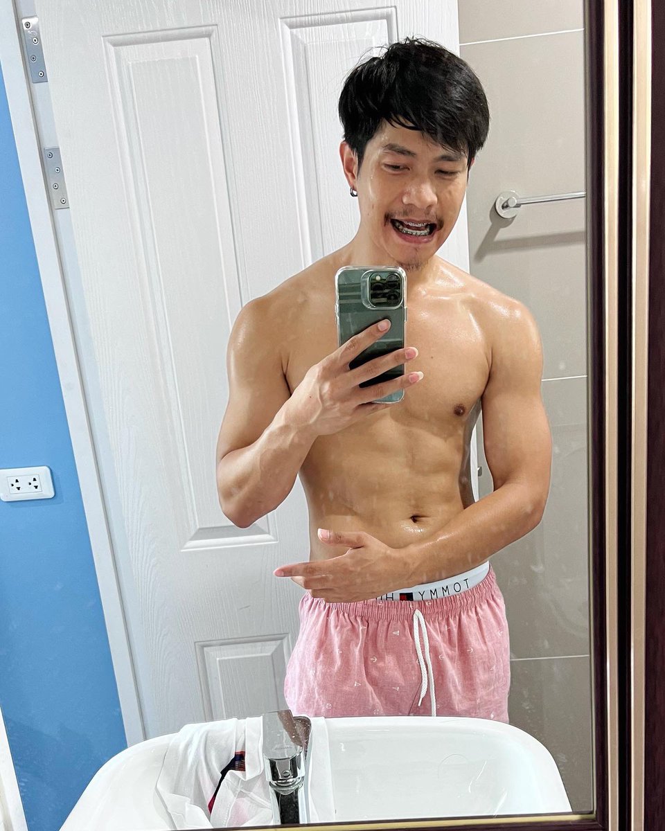 tarpatana's tweet photo. อธิบายความสดใสนี้หน่อยครับ 😝 https://t.co/BL5rv746zp