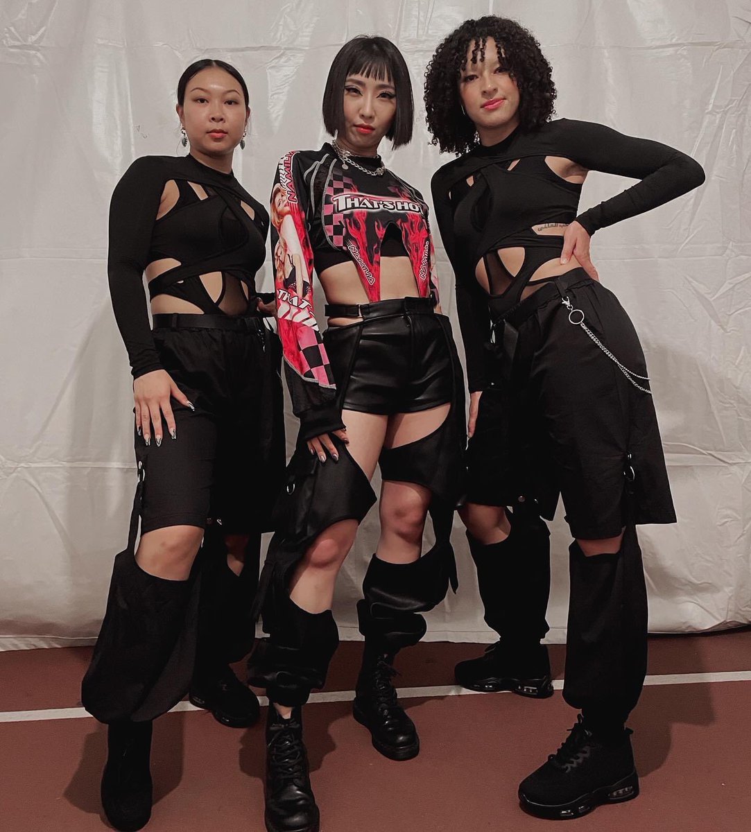 Minzy's Instagram Update 

"We had an amazing night♥️ @/ktownnightmarket Thanks for coming today! I’ll never forget❤️‍🔥 LA✨ you guys are so hot 🥵"

#MINZY  #공민지 <a href="/mingkki21/">Minzy</a>