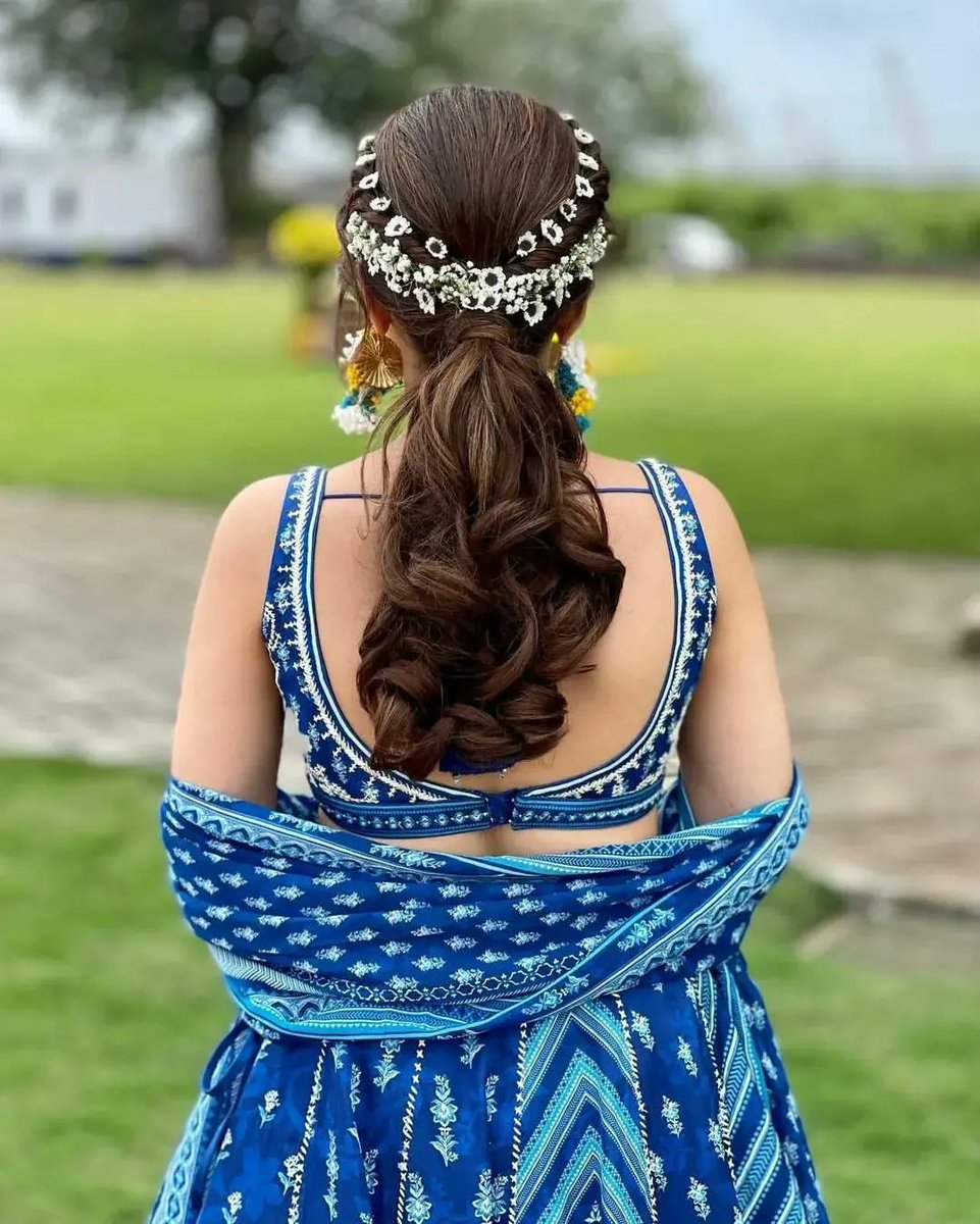 WeddingzWorld's tweet photo. Bridal hair-do inspo for Mehendi.
From butterflies encrusted half-up half-down hairstyle to floral braids to some gorgeous curled hair styles encrusted with some amazing accessories, we are in love with them all. https://t.co/ZRcoiRC8kC