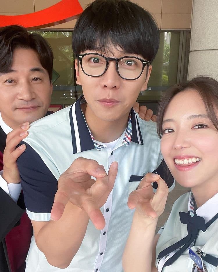 cornchip70g's tweet photo. 미친...미친거 아니야??ㅜㅠㅜ
진짜 어려보인다ㅋㅋㅋㅋ
정호유리 완전 고딩 그 잡채🥰
드디어 교복을...나는 이제 죽어도 여한이 없따..... https://t.co/pWL8Okb7bI