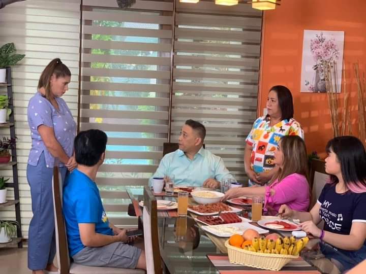 EdnaMenia's tweet photo. Ano berta nanghihingi na naman ba ng ulam c aling Mimi
#PepitoTampo
#ManilynReynes
#Manbies
#ProudManilyniansHere
@manilyn_reynes @manilynians @PepitoManaloto @PepitoNation @michaelbitoygma https://t.co/DvNxDFgOAr