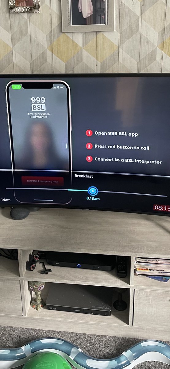 sching07's tweet photo. Fantastic to see this on BBC 1 news this morning. #999BSL #RNID #SignHealth #deafawareness https://t.co/zwEYwf0K4w