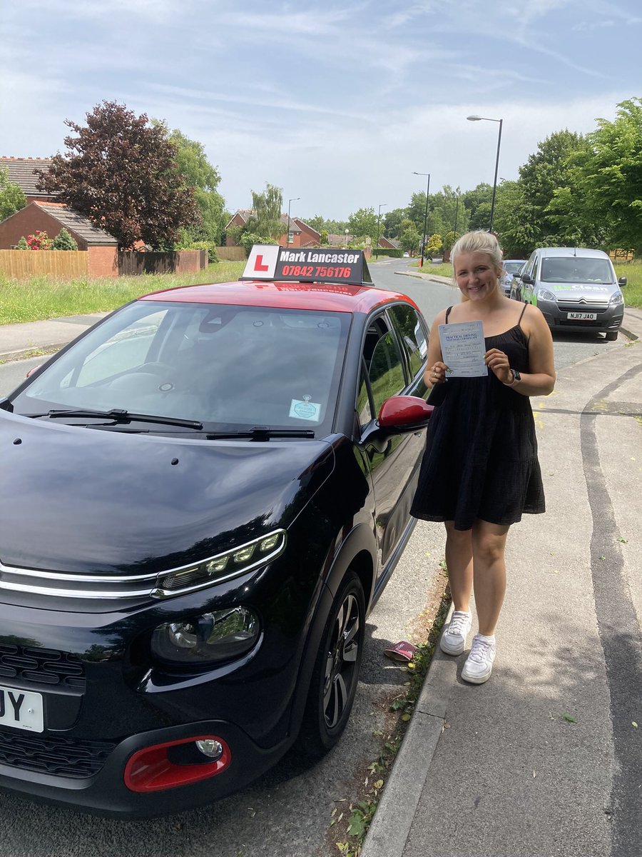 MLancasterDVSA's tweet photo. Congratulations Leana - 1st time driving test pass on a hot day 👏🏻👏🏻👏🏻👏🏻 #knaresborough #drivingtest https://t.co/QteydL1vYt