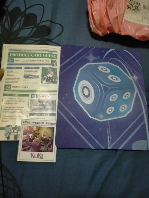 yashiyori's tweet photo. my internet bff nathalie and her bf's birthday gift for me just got delivered here minutes ago (they said there's more but it's not here yet) and it was a yelan namecard mouse pad yawaaa i love them so much 😭🥰

BAKIT 'DI KO KAYO MATAG UNDER POST @prodbychilde  @ganyurain labyu https://t.co/rulnKYAt2f
