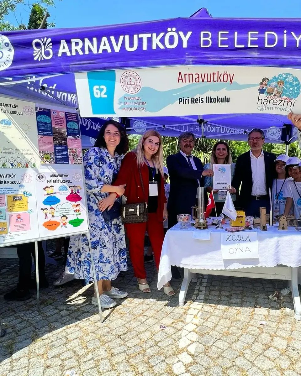 harezmiarna's tweet photo. Harezmi Eğitim Şenliği ve Sempozyumu'nda Arnavutköy İlçe Milli Eğitim Müdürümüz Sayın Hasip TURHAN ile Bakırköy İlçe Milli Eğitim Müdürü Sayın Muhammet Fatih Çepni okullarımıza etiketlerini verdiler.
@istanbulilmem @harezmimodeli @ARNAVUTKOYMEM @BakirkoyMEM @HasipTurhan https://t.co/FTNAvEgF2Z