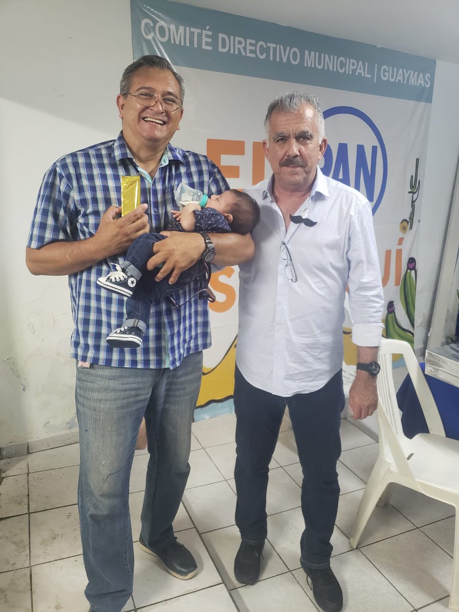 PanGuaymas's tweet photo. El PAN Guaymas celebró el Día del Padre con un convivio y regalos acompañados de Autoridades Estatales y Municipales del Partido y un mensaje enviado especial de el Presidente Estatal Gildardo Real a los padres panistas reunidos en el evento.
 #ElPANEstáAquí https://t.co/v1O2GGqSd4
