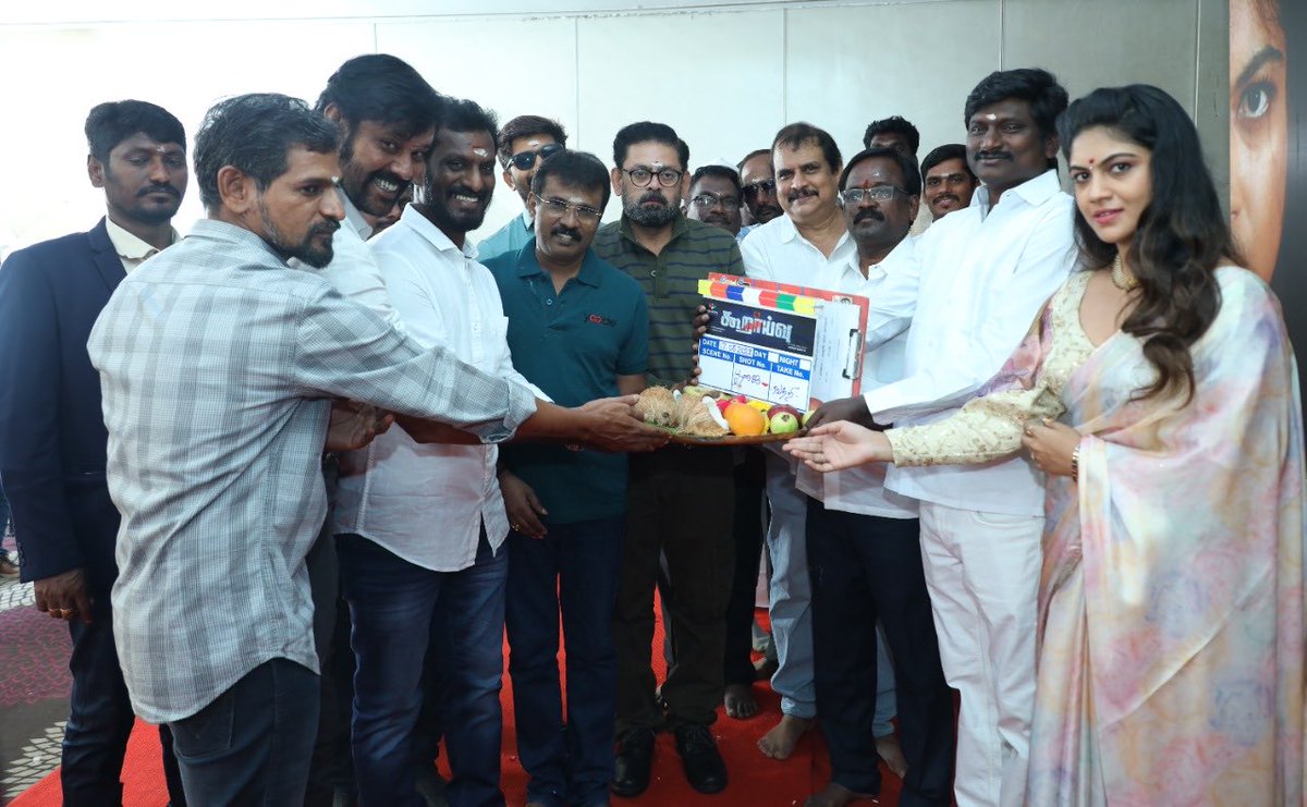 hemananth_pro's tweet photo. #RedGreenProductions ProdNo1 dir by #Saayam fame @directorantonysamy titled #KOORAIVU *ing @natty_nataraj @goldensubi @manobalam @directorbose #Ilavarasu started wit Pooja,1st shot dir by @offBharathiraja 

@dop_christopher @s09885759 @mmscutz
#Padmanaban #Yugabharathi @onlynikil https://t.co/eucFDf4pKT