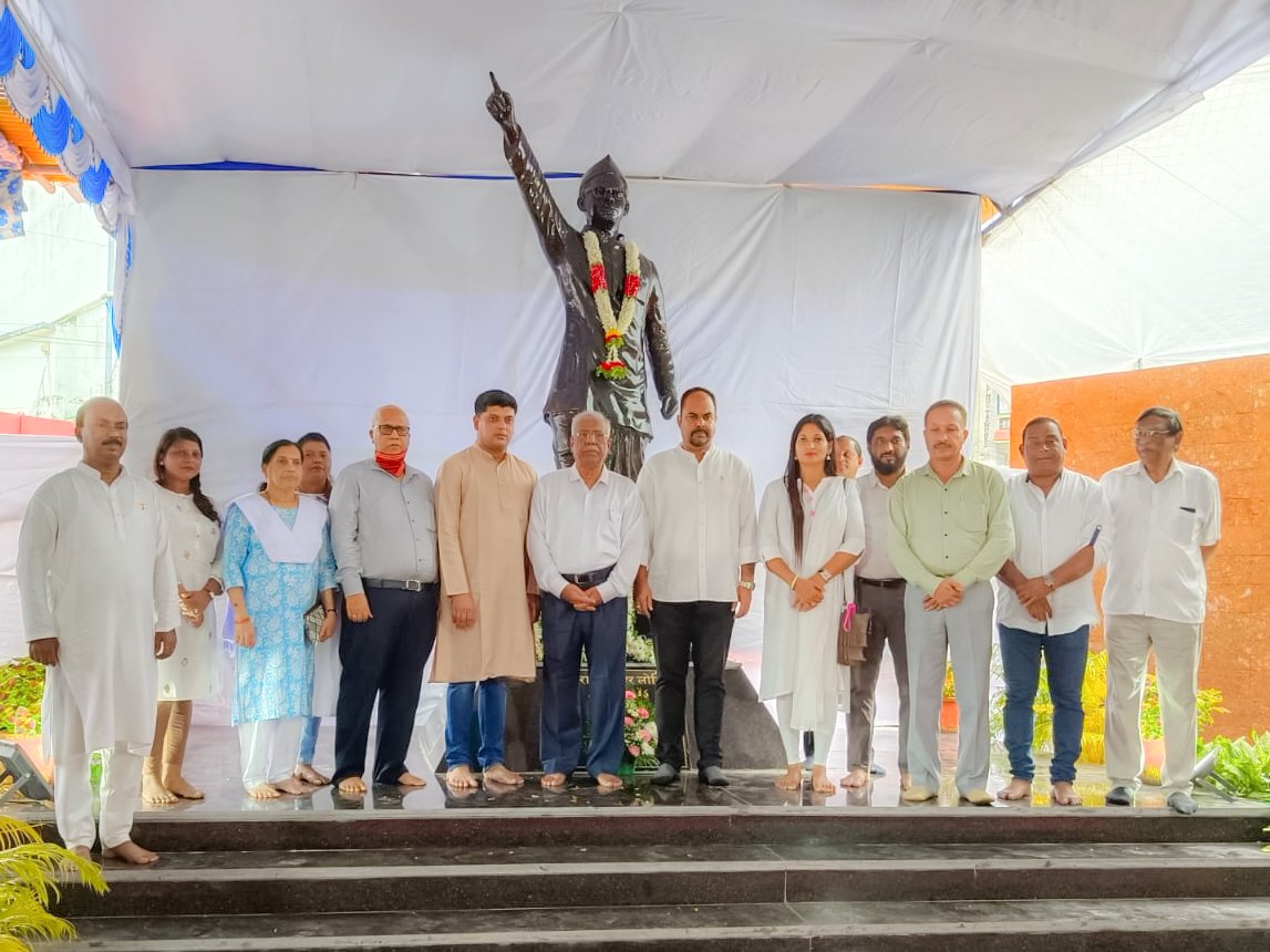 Along with CWC Member ,Margao MLA Shri <a href="/digambarkamat/">Digambar Kamat</a> ,South  Goa District President <a href="/SavioDsilvaa/">Savio D'silva</a> and <a href="/INCGoa/">Goa Congress</a> Leaders we paid respect at the Lohia Maidan in remembrance of the Goa Revolution Day.
