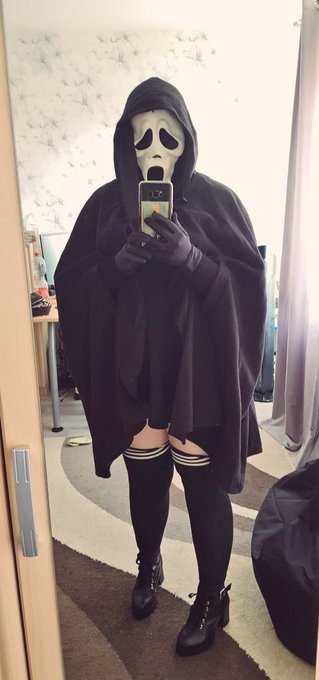Finally completed the Ghostface outfit ❤️ #horror #scream #slasher https://t.co/coP1uKbM2A
