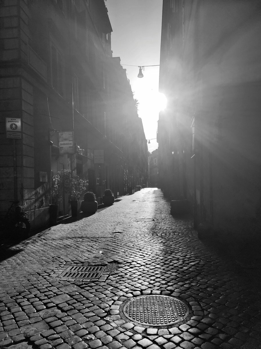 BlogRomano's tweet image. #centrodiroma #urbanphotography #blackandwhitephotography  #goodmorning