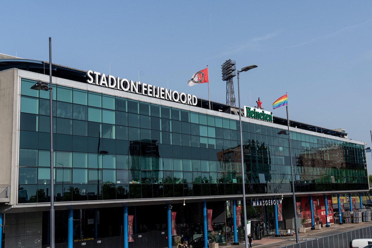 Feyenoord's tweet image. Feyenoord. 
𝐂𝐥𝐮𝐛 𝐯𝐚𝐧 𝐢𝐞𝐝𝐞𝐫𝐞𝐞𝐧, 𝐯𝐨𝐨𝐫 𝐢𝐞𝐝𝐞𝐫𝐞𝐞𝐧.

#RotterdamPride