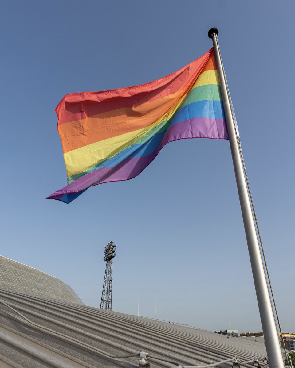 Feyenoord's tweet image. Feyenoord. 
𝐂𝐥𝐮𝐛 𝐯𝐚𝐧 𝐢𝐞𝐝𝐞𝐫𝐞𝐞𝐧, 𝐯𝐨𝐨𝐫 𝐢𝐞𝐝𝐞𝐫𝐞𝐞𝐧.

#RotterdamPride