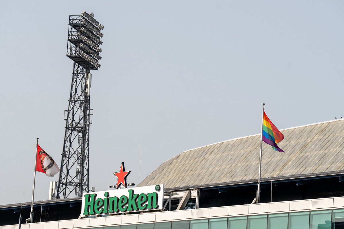 Feyenoord's tweet image. Feyenoord. 
𝐂𝐥𝐮𝐛 𝐯𝐚𝐧 𝐢𝐞𝐝𝐞𝐫𝐞𝐞𝐧, 𝐯𝐨𝐨𝐫 𝐢𝐞𝐝𝐞𝐫𝐞𝐞𝐧.

#RotterdamPride