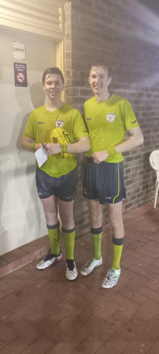 floyds63's tweet photo. @FezSpencer Itโs was a very wet night, you guys did well thanks umpires ๐. #communityfooty https://t.co/tNL8f7TFPq