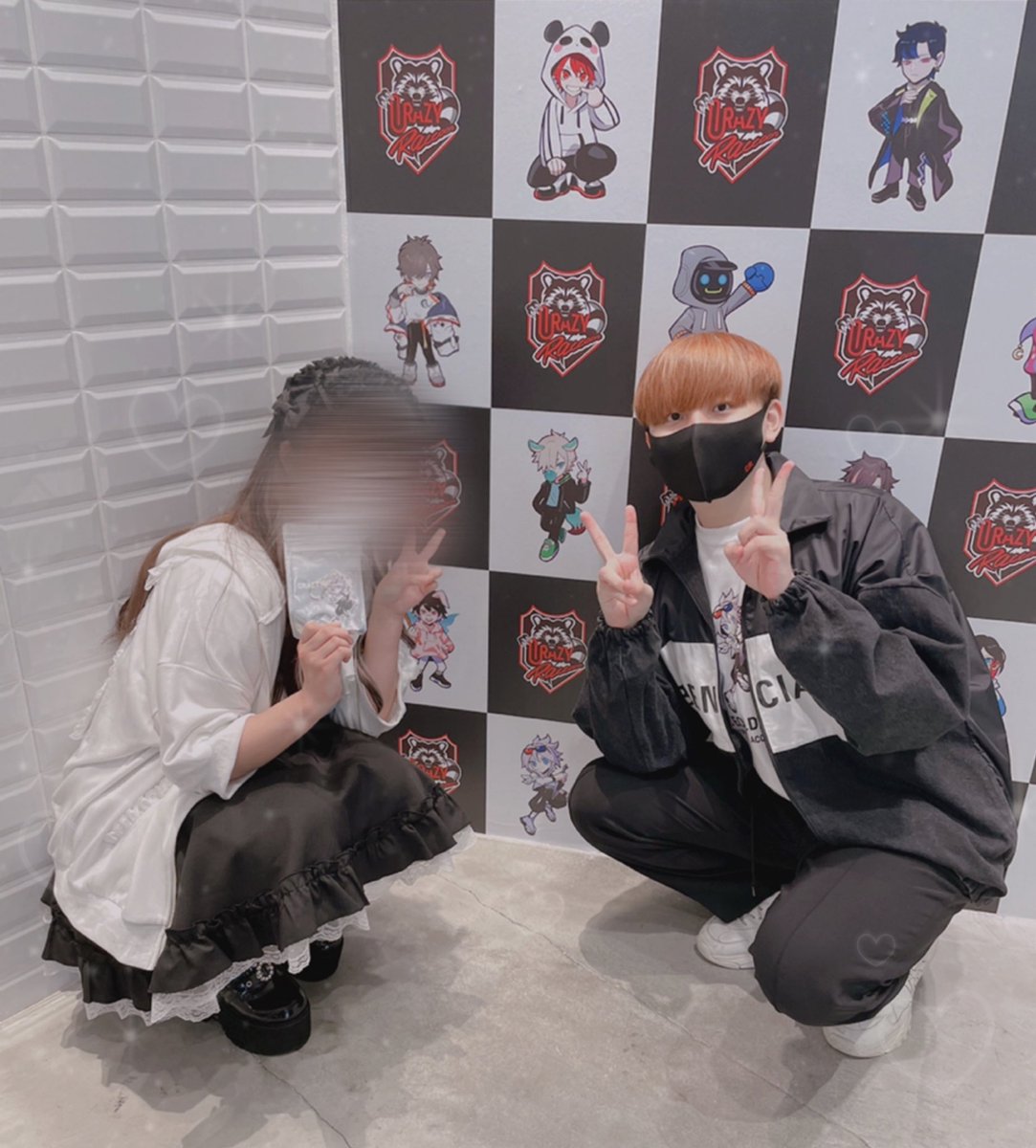 ruru__06_a's tweet photo. CRストアで会えるなんて思ってなかった〜😿🤍 グッズもストアも全部かわいかったし素敵すぎた…。
お写真撮ってくださってありがとうございました！！ https://t.co/ib3uFzd7cQ