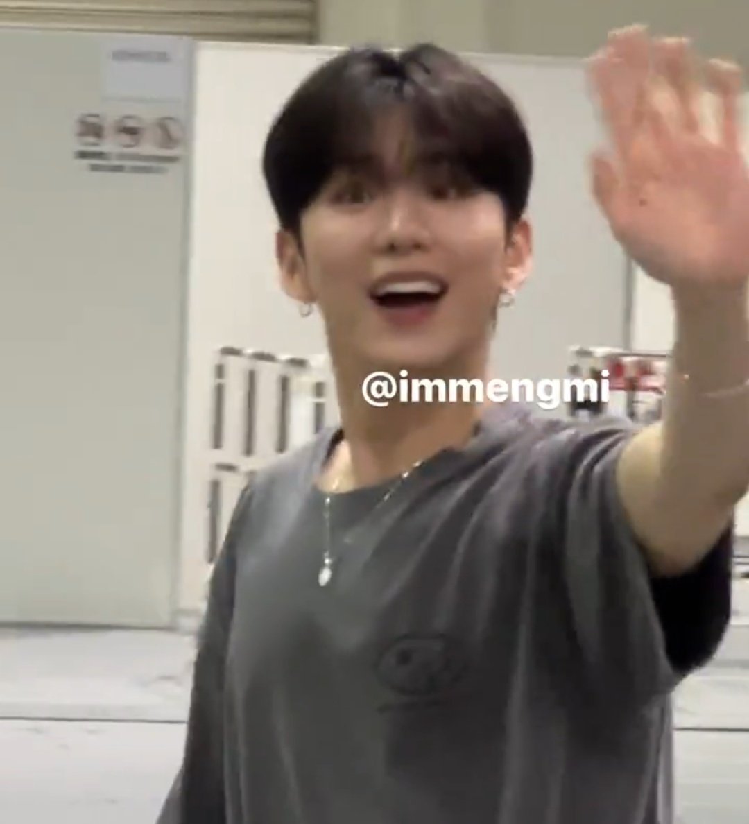 ♡ blurry but he's so adorable 😭🖤

#기현 #KIHYUN #キヒョン
