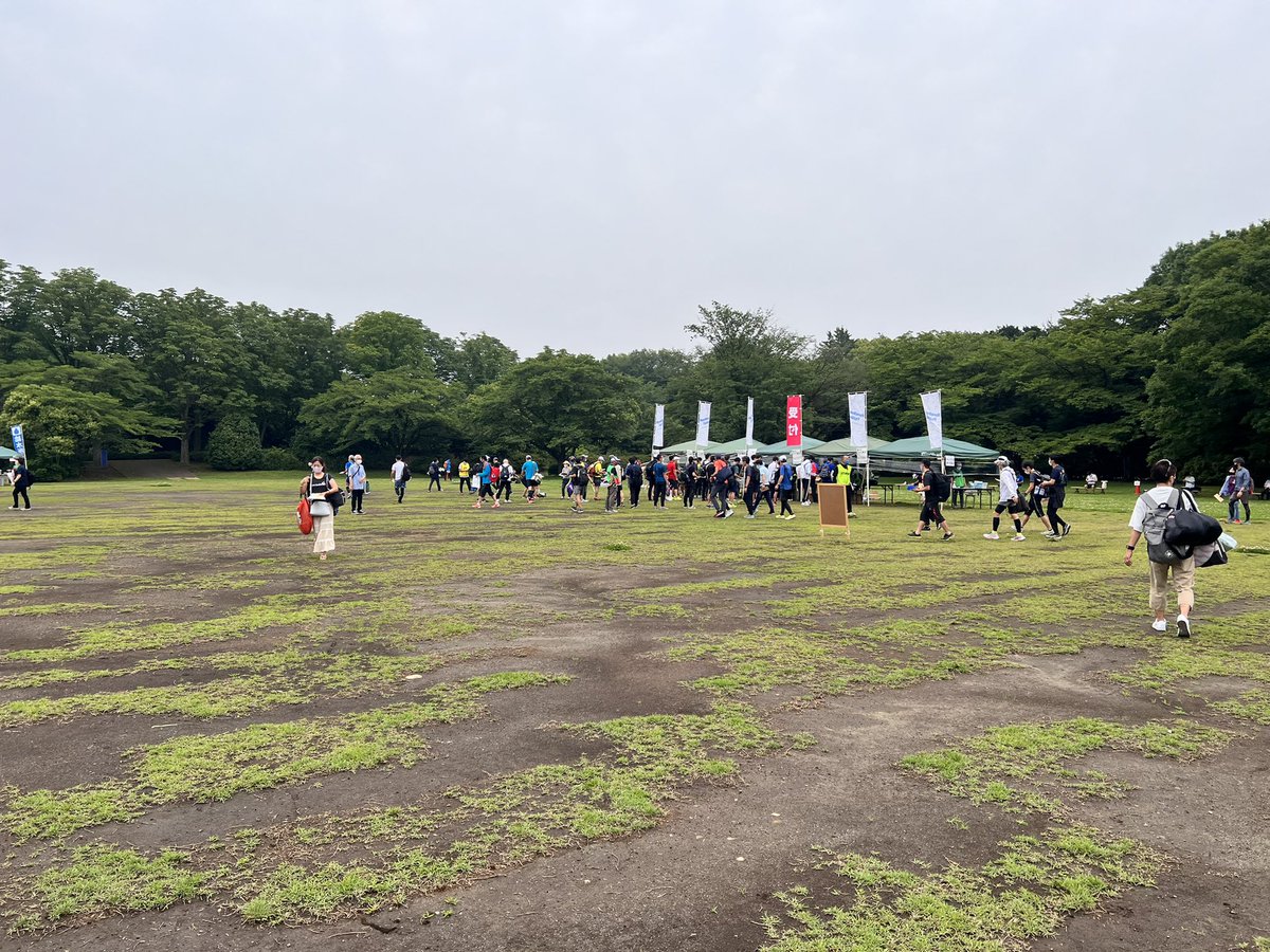 Midsurf87's tweet photo. 【ペーサー】本日は昭和記念公園、アーリーサマーハーフ、ペーサーを務めさせていただきました。2時間10分切れましたとたくさんお声かけいただき、よかったです。ランの後のビア、最高です！
#市民ランナー #ランニング #サブ3.5
#脚作り #練習日誌 #アーリーサマ��ハーフマラソン #昭和記念公園 https://t.co/Z1k0g8GwGh