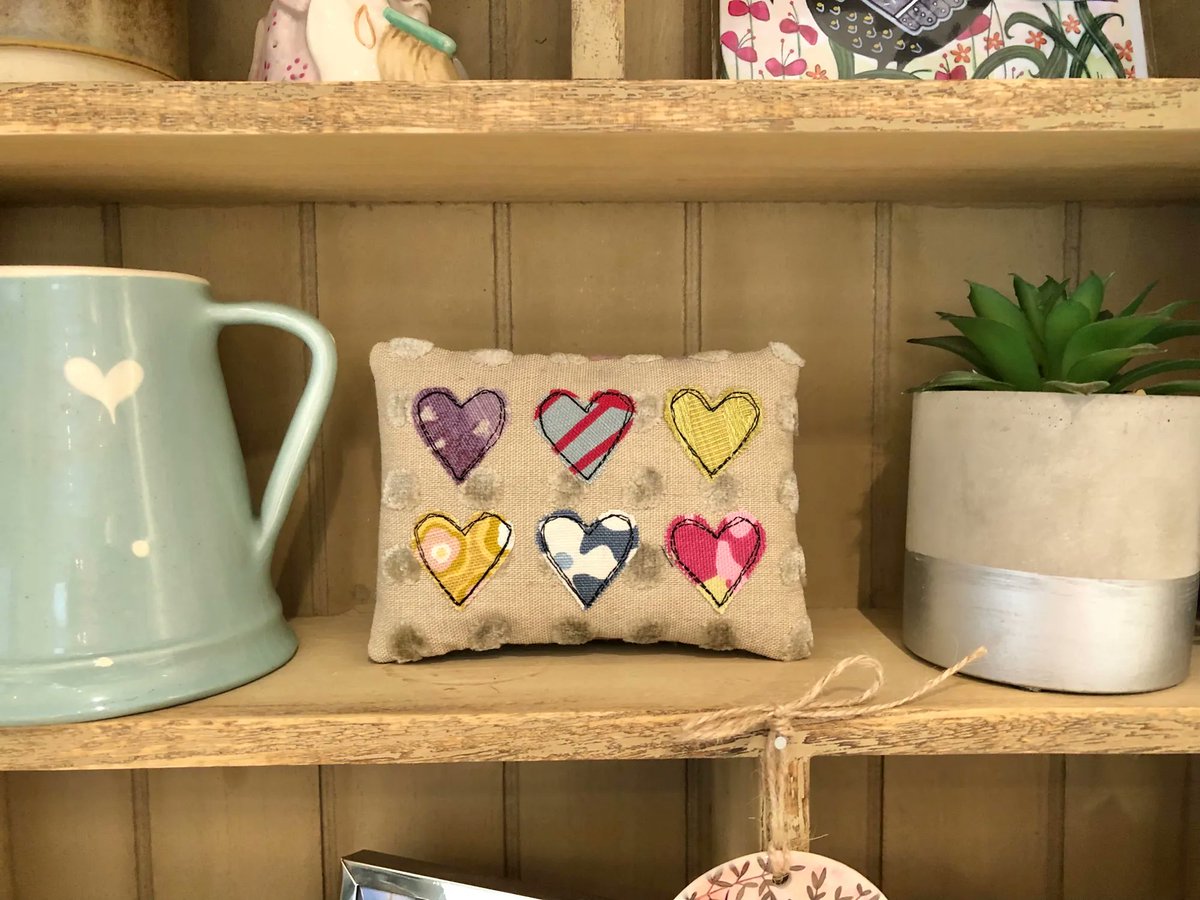 sewinskipton's tweet image. Heart mini cushions would make a great end of year teacher gift😍#MHHSBD #UKGiftHour 

buff.ly/3y0p80M