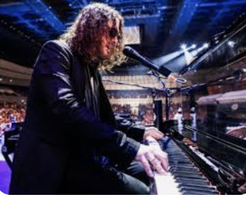 Happy 59th birthday to Dizzy Reed the best keyboardist in the word. And happy 80th birthday to Paul Mccartney 