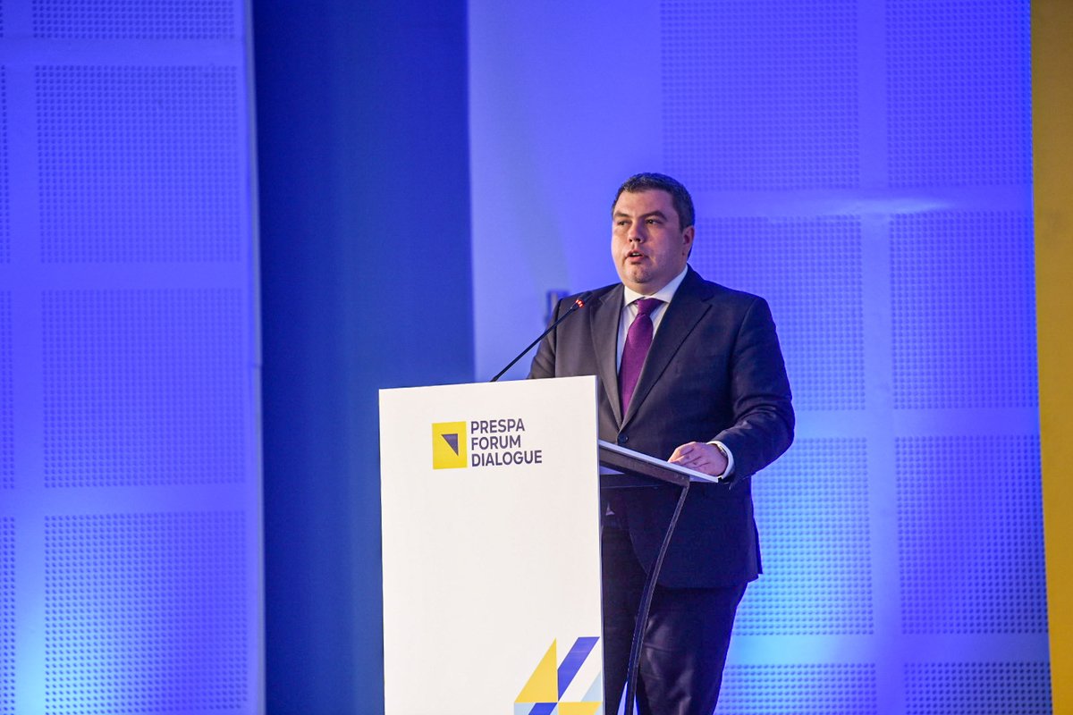 VladaMK's tweet photo. Вицепремиерот @Bojan_Maricikj, на сесијата: "Западен Балкан - управување во турбулентни времиња" на која ја потенцираше важноста на кредибилноста на ЕУ, перспектива за сите земји од регионот, согласно нивниот напредок во внатрешните реформи.
#PFD2022
🔗 https://t.co/7awpcoAYlX https://t.co/h22nJ6IR9A