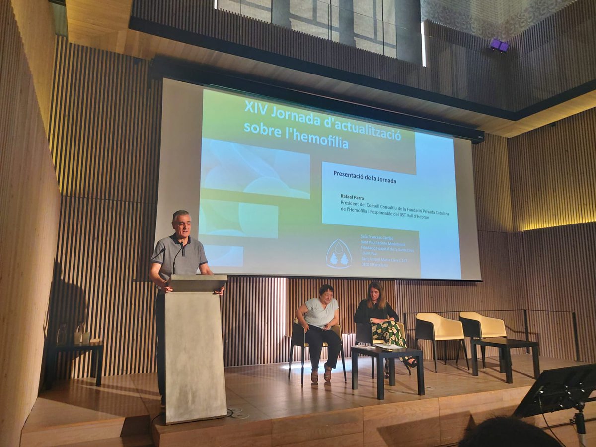 hemofilia_cat's tweet photo. @RParra4, @donarsang, president del Consell Consultiu de la Fundació Privada Catalana de l'Hemofília, presenta els ponents que escoltarem avui @ProfMakris @Brianhemophilia i @MarinaC1970 i agraeix la seva participació i compromís amb @hemofilia_cat https://t.co/xtV1xaXWBE