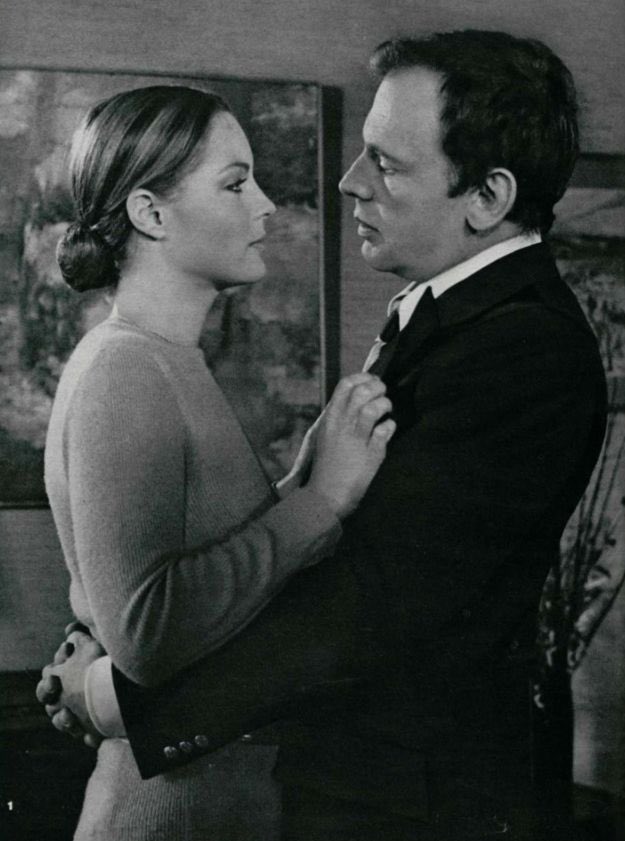 “Je crois qu’on aime quelqu’un d’autre parce qu’on le rencontre au bon moment. Même si c’est une passion exceptionnelle, c’est le hasard qui fait que c’est une passion exceptionnelle.
#JeanLouisTrintignant  #citation Romy Schneider and Jean-Louis Trintignant
