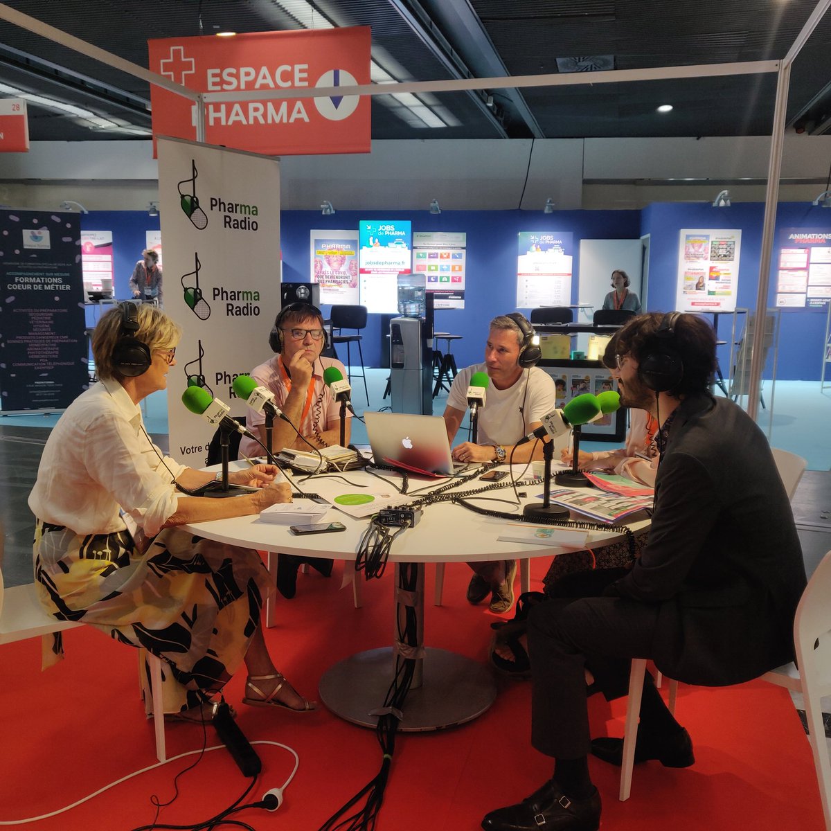 🚨Live/ C'est parti 🤩. Nous avons l'honneur de recevoir <a href="/valeriepharma/">valerie belbenoit</a> et Pierre-Helie Diderot <a href="/RevuePharma/">La Revue Pharma</a> pour l'ouverture du Congrès des 15es Rencontres de l'Officine #Rencoff