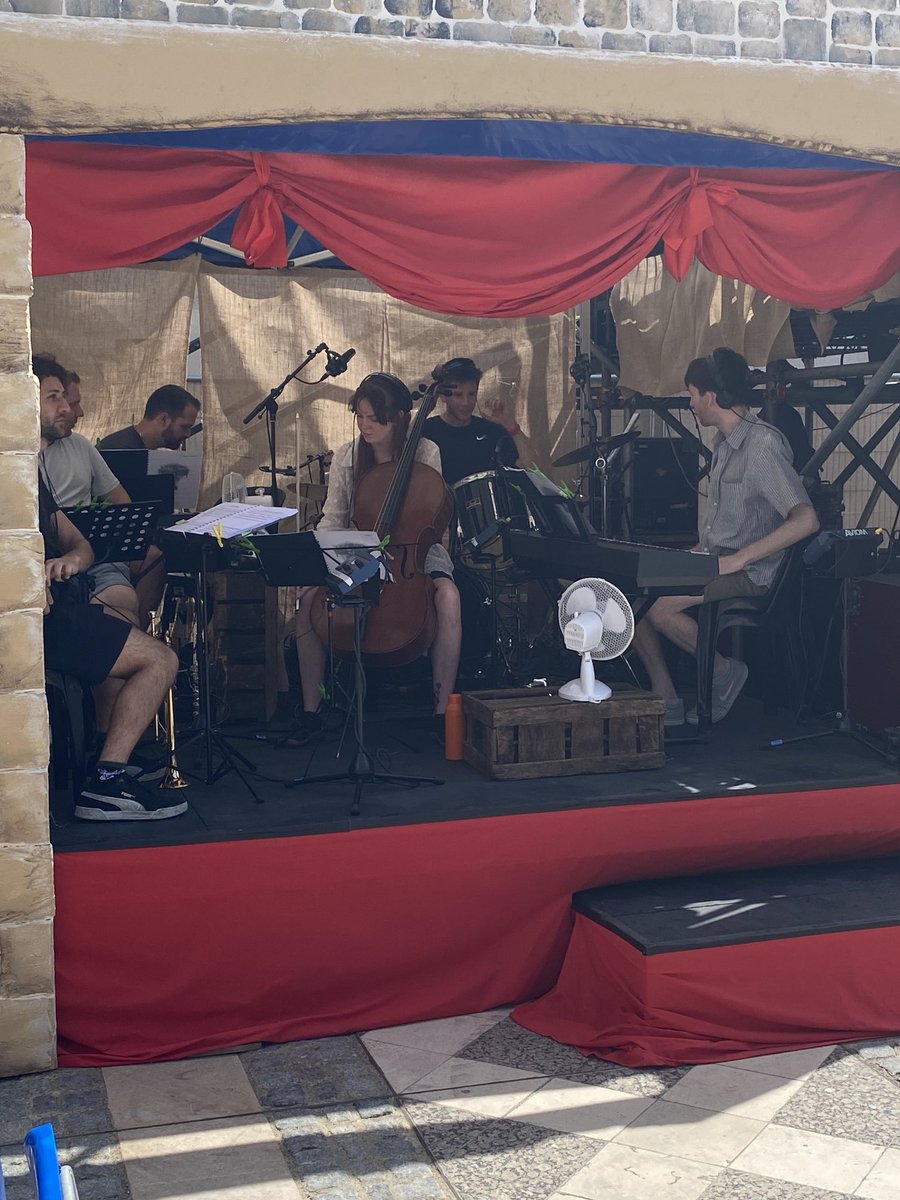 Day 2 of our pageant. Huge 👏 for the professional musicians conducted by our hugely talented ⁦<a href="/VahanSalorian/">Vahan Salorian</a>⁩. They sounded fantastic. Still tickets for 2 shows at 12 &amp; 4 today Guildhall Yard. 😎 today. Head down there for a treat. becketpageantforlondon.com/tickets