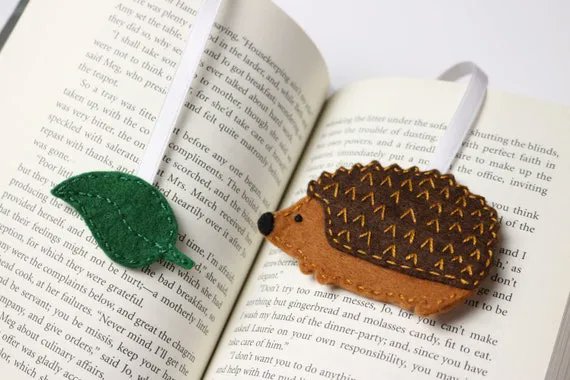 CosyCottage_'s tweet photo. Our hand-sewn bookmarks come in a variety of styles and make great little gifts 💛 https://t.co/ua4vteYGWQ #UKGiftHour #UKGiftAM #QueenOf https://t.co/GquzYXxvkj