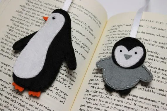 CosyCottage_'s tweet photo. Our hand-sewn bookmarks come in a variety of styles and make great little gifts 💛 https://t.co/ua4vteYGWQ #UKGiftHour #UKGiftAM #QueenOf https://t.co/GquzYXxvkj