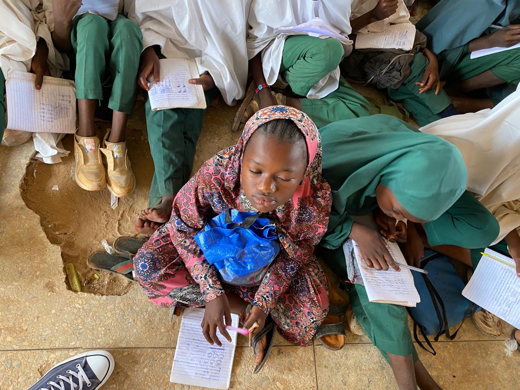 TrackaNG's tweet photo. SHOCKING!!!

Dear Gov @elrufai

This is the  dilapidated state of Baba Saura Government Primary school in Chikun LGA, Kaduna State.

Where over 3000 pupils sit on bare floor to learn.

We Urge you to reach out to the relevant authorities to do the needful. https://t.co/zmutICY31v