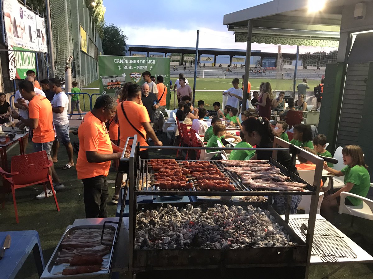 Y qué bien se lo pasaron jugando y cenando en la bbq del <a href="/kioskotrivalva1/">kioskotrivalvalderas</a>   Muchas gracias por vuestra asistencia y buen comer