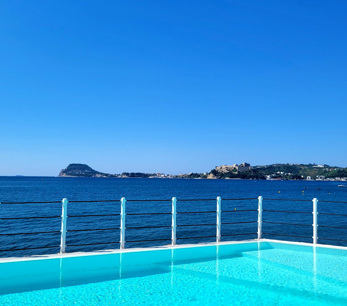 Marinapiccola3's tweet photo. #colors #blue
#Napoli #Puteoli 💙 https://t.co/AwQ1f70uhS
