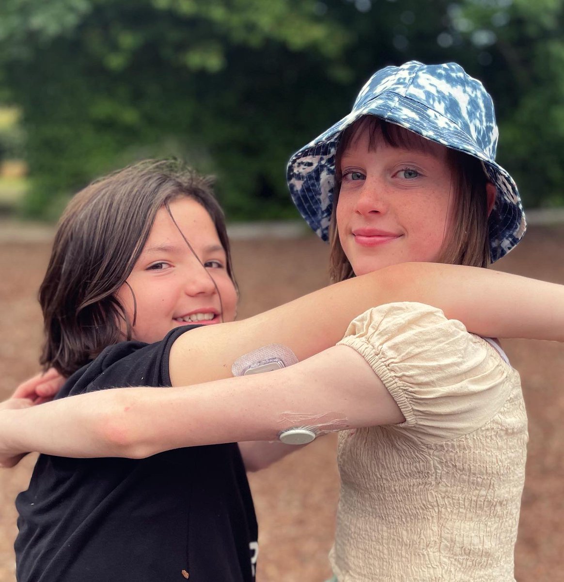 SusieThoms's tweet photo. Charlie’s close friend was diagnosed recently. Such a mix of emotion, she’s doing great and hope we can help. They are already supporting each other enormously and it’s beautiful to watch. #type1 #type1diabetes #type1strong #type1life @dexcom @JDRFUK @airliquidegroup https://t.co/BjXl3IgjIU