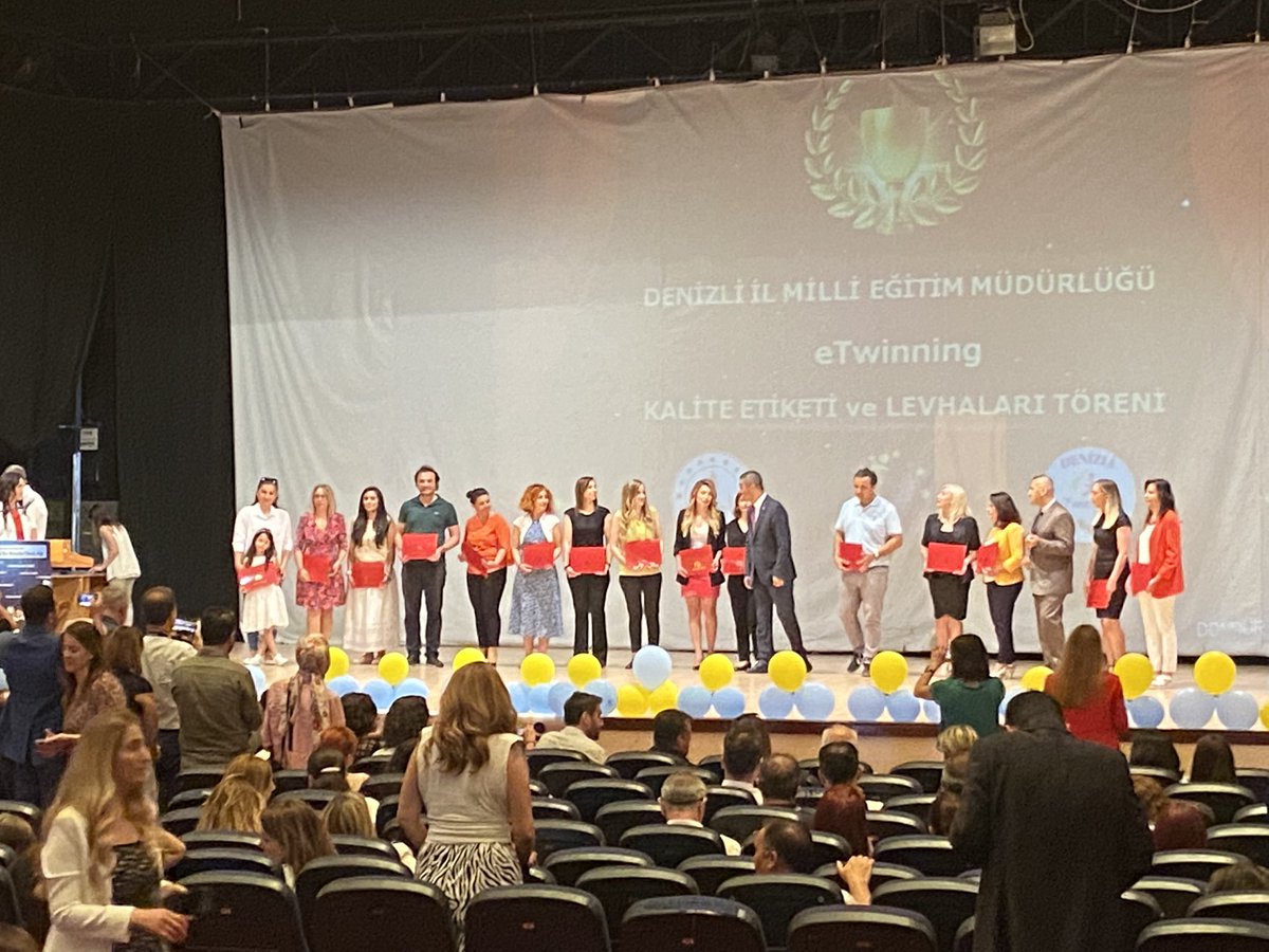 Okulumuz e-Twinning Avrupa Kalite Ödülü Levhasını İl Milli Eğitim Müdürü Sayın Süleyman EKİCİ’den aldı. Küçük Mucitler Yetişiyor Proje çalışmasını yürüten okulumuz öğretmeni Nevin ŞAHAL’ı tebrik ederiz.
<a href="/denizlimem/">Denizli İl Millî Eğitim Müdürlüğü</a> 
<a href="/ekicis20/">Süleyman EKİCİ</a> 
<a href="/AbdulkadrSahn/">Abdulkadir Şahin</a> 
<a href="/kalemem20/">Kale İlçe Milli Eğitim Müdürlüğü</a> 
<a href="/KaleKitapOkuyor/">KalekitapOKUyorzinciri</a>
