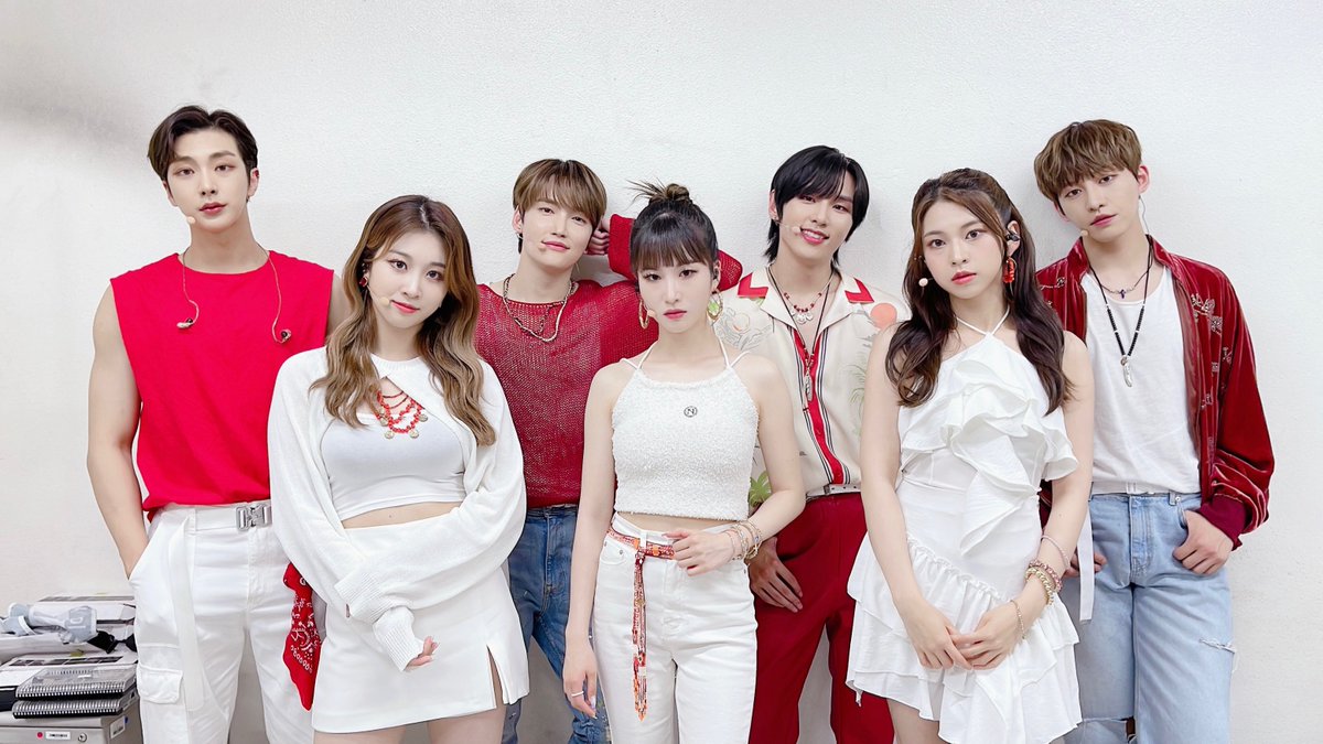 [PRESENTE 📸]

22.06.18 <#라이브온>

오랜만에 만나는 트리플세븐 무대👏🏻
라이브온에서 만나요💗

youtu.be/RNgZJ-SCIcA

#PRESENTE #TripleSeven #Triple7
#트리플세븐 #LIVEON 
#건민 #제이훈 #희도 #진석
#유지 #유림 #하은