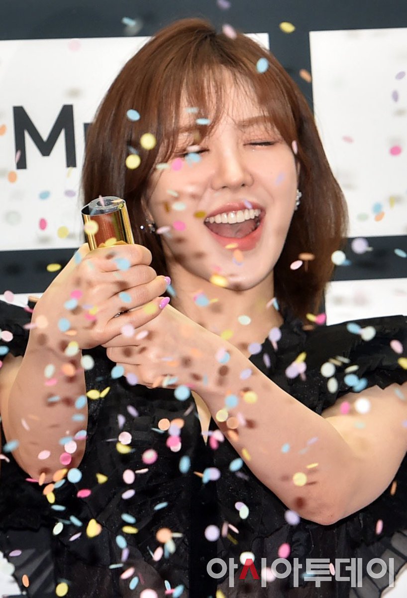 varietypsy's tweet photo. So many rv memes for that 30 second interview 😭😭 we're not missing them at all 😭 https://t.co/gtHsV8insK