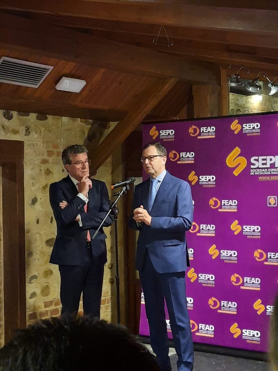 Y por último, y por supuesto no menos importante, el Profesor Agustín Albillos fue nombrado nuevo presidente de la <a href="/sepdigestiva/">Sociedad Española de Patología Digestiva (SEPD)</a> 

Enhorabuena, jefe!!!

Aprovechamos para agradecer e <a href="/DrJavierCrespo/">Javier Crespo</a> por su trabajo estos años

#CongresoSEPD22