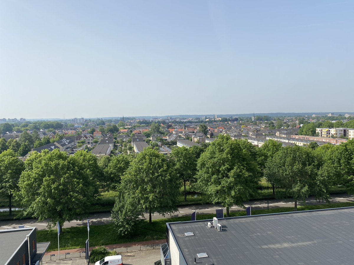 Bij D-signmakers aan de Fokkerstraat geniet u van een wijds uitzicht over Veenendaal en verre omgeving.