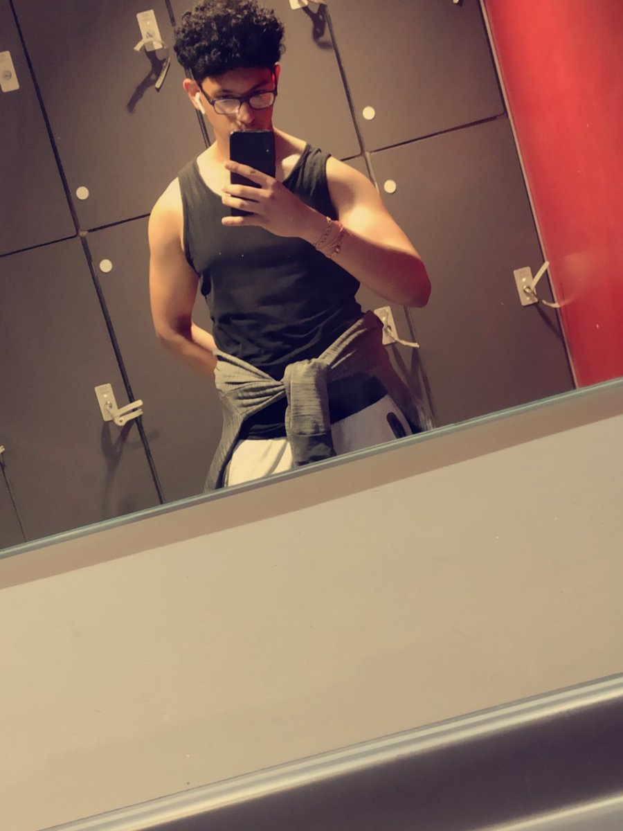 Hiddenwarrior73's tweet photo. Lightning was good and had good pump😉 #gym https://t.co/U1qbMxGbKJ